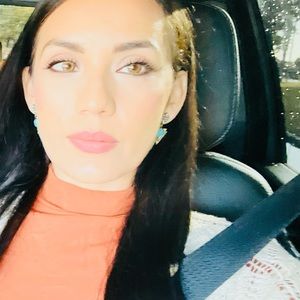 Meet your Posher, Dalia